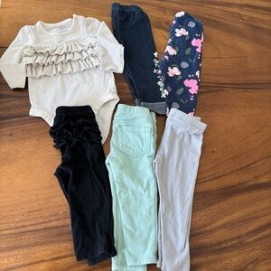 Baby Girl Bundle of 1 Gold Cream Long Sleeve Onesie and 5 Leggings Size 12M